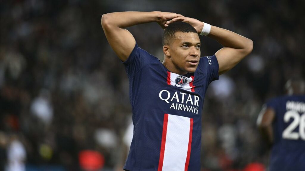 Kylian Mbappé estará fuera por lesión