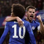 William y Azpilicueta festejando el gol ante el Liverpool.