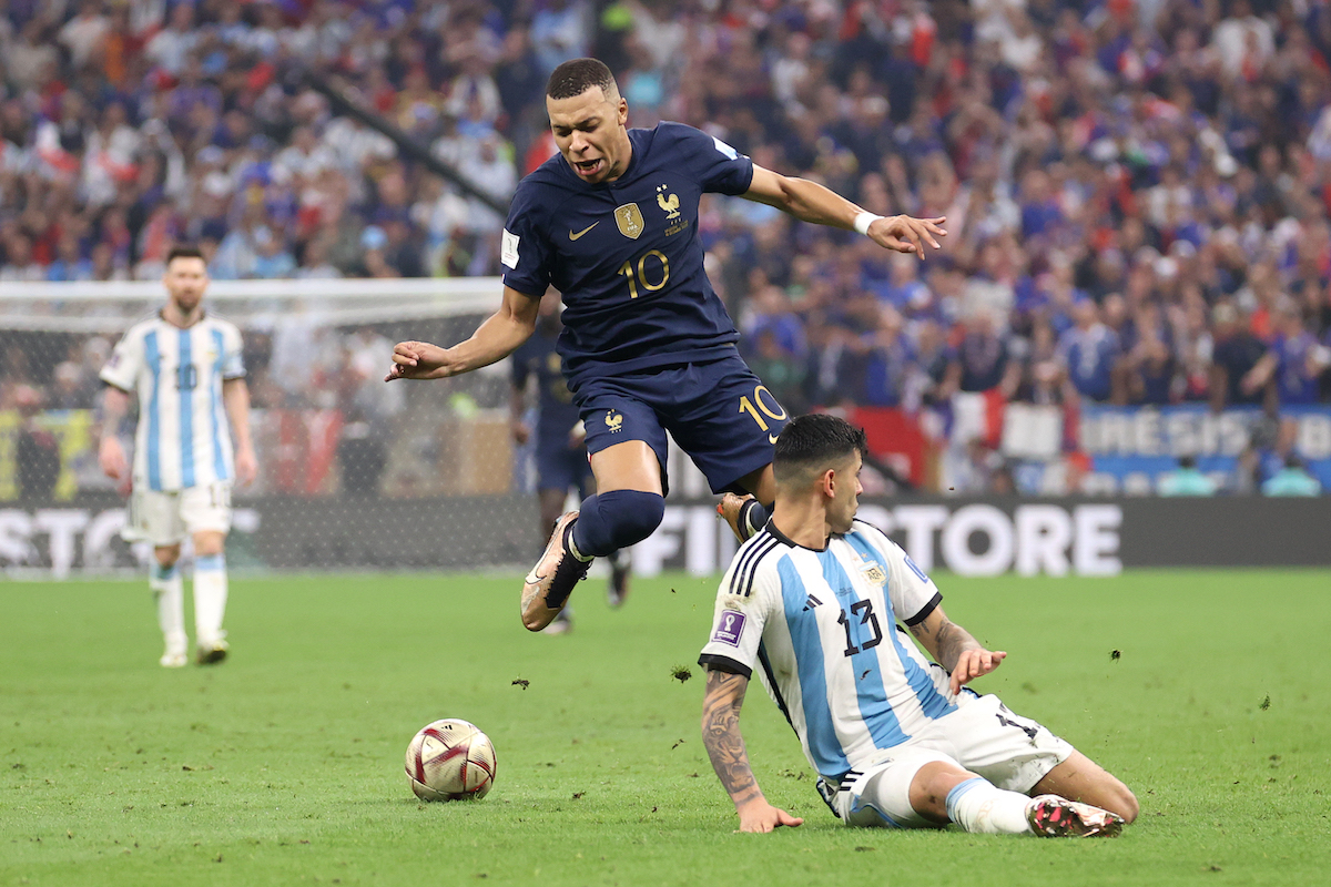Lionel Messi anotó dramático gol en la prórroga para darle la ventaja a Argentina en la final de la Copa del Mundo