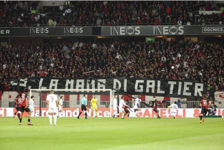 PSG: la pancarta insultante de los seguidores del Niza hacia Christophe Galtier