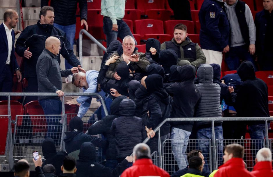 “Lone West Ham Fan Defends Against AZ Alkmaar Hooligans: Premier League Club Rewards Chris Knoll with Europa Conference League Final Ticket”