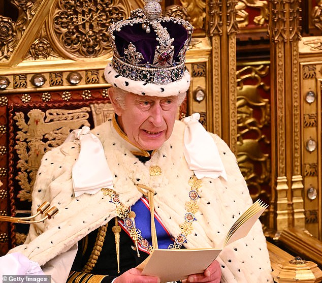 El rey Carlos en su primer discurso anunció que el fútbol inglés tendrá un regulador independiente